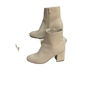 8 inch creamy beige ankle boots… Rarely worn… Size 8.5